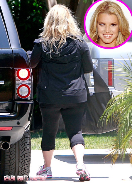 Jessica Simpson’s Post-Baby Butt Is looking Fabulous! (Photo)