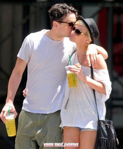 Ashlee Simpson Smooching With New Beau – Is She Just Trying To Make Pete Jealous?