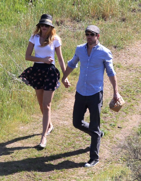 Report: Blake Lively Pregnant, Is This The Real Reason For The Quickie Wedding?