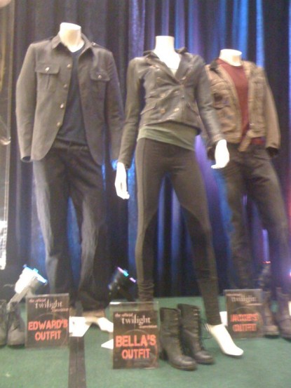 Robert Pattinson, Kristen Stewart & Taylor Lautner Breaking Dawn Costumes Pics