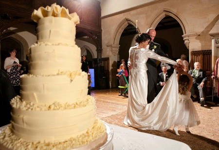 Couple Throws Breaking Dawn Wedding And Changes Last Name To Cullen!