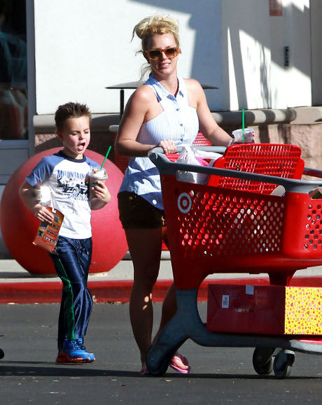 Britney Spears Paranoid that “X-Factor” Execs are Plotting to Kick her off the Show!