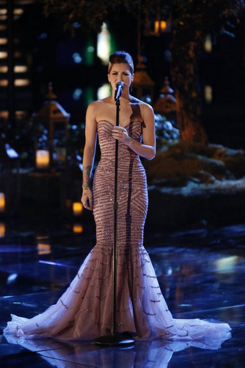 Cassadee Pope & Avril Lavigne Sing “I’m With You” The Voice 12/18/12 (VIdeo)