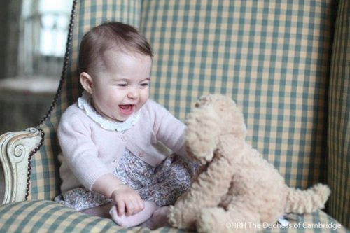 Kate Middleton’s Personal Photos of Princess Charlotte Assert Middle-Class Values – Queen Elizabeth Disgusted