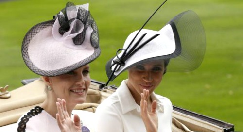 Countess Sophie Submits Photo For Kate Middleton’s ‘Hold Still’ Competition – Spotlights Volunteer Work By Mosque