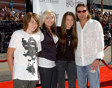 Miley Cyrus – The Cause of Parents Divorce?