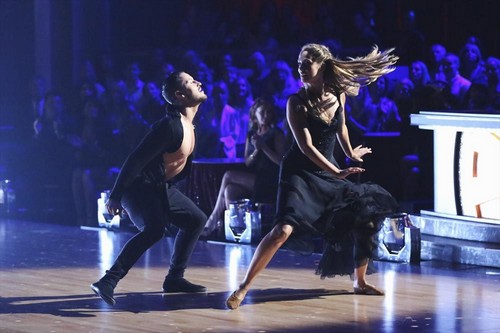 Elizabeth Berkley Dancing With the Stars Samba Video 9/23/13