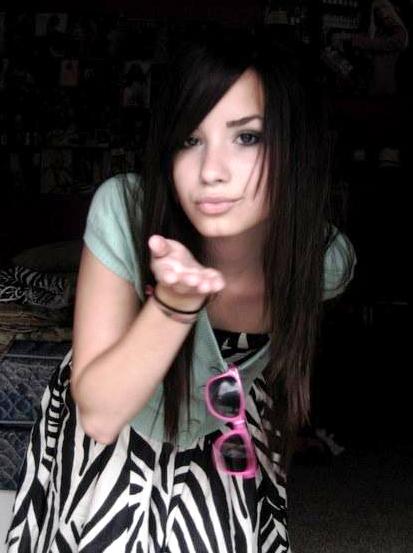 Pornhub Offers Demi Lovato $100,000 For Girl On Girl Sex Tape