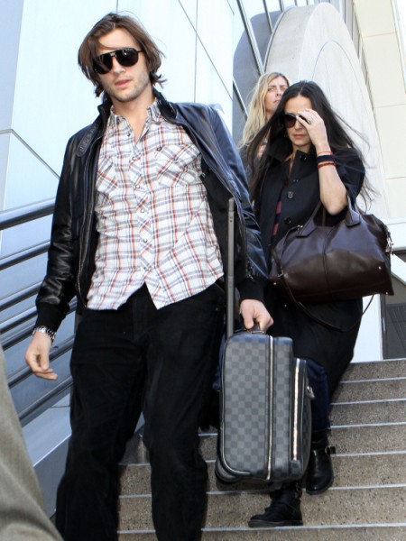Demi Moore Delayed Divorce To Ashton Kutcher Because Of Money, Not Love