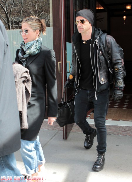 Jennifer Aniston Afraid To Lose Justin Theroux – Buys His Love With Lavish Gifts
