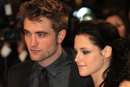 Kristen Stewart and Robert Pattinson Engaged and Looking For A Ring
