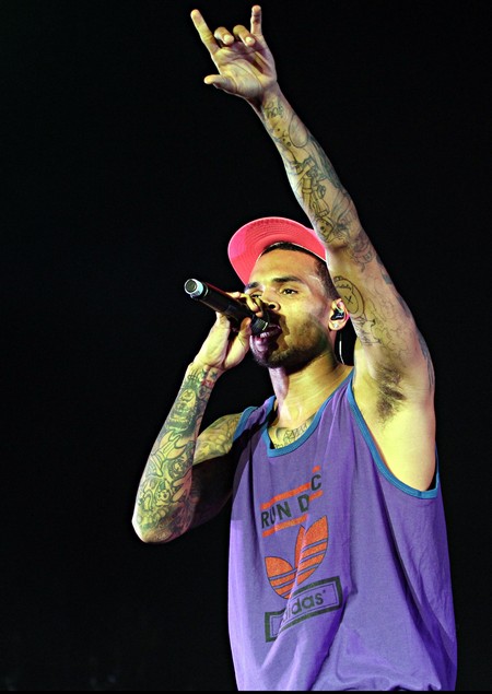 Chris Brown Insulted Because Pink And Joe Jonas Hate His Lip-Syncing (Video)
