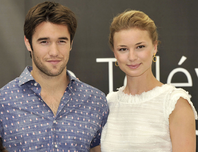 ‘Revenge’ Stars Emily VanCamp And Josh Bowman Make Out In Monaco!