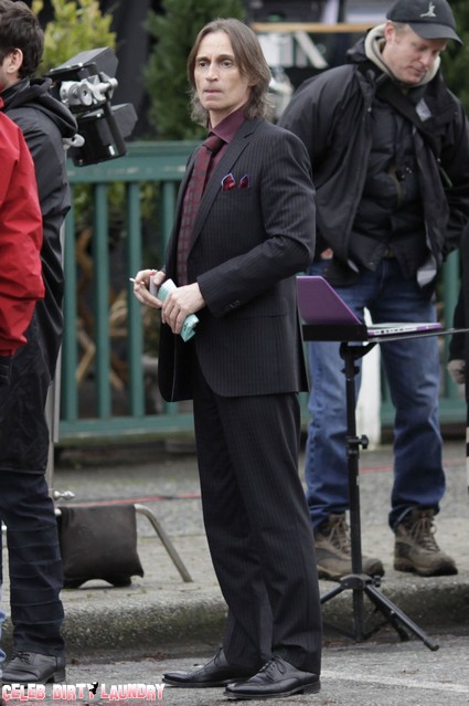 Robert Carlyle On The Set Of ‘Once Upon A Time’ (Photos)