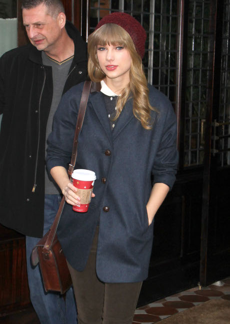 Heartcrusher Taylor Swift and Harry Styles Hold Hands and Hook Up in Hotel at 4AM (Photos)