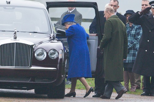 Kate Middleton Comforts Queen Elizabeth: ‘The Crown’ Mini-Series Destroys Prince Philip Marriage – Embarrasses Royal Family
