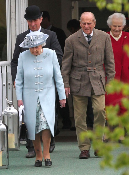 Queen Elizabeth Slams The Crown – Refuses To Watch ‘Insulting’ TV Drama