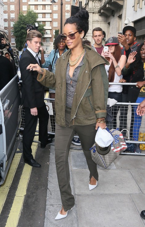 Rihanna’s New Hair is Ready to Reunite With Chris Brown Tonight