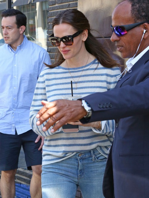 Jennifer Garner Dating Ben Affleck Look-A-Like Bodyguard?