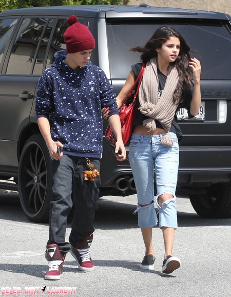 Justin Bieber Defends Selena Gomez – Warns One Direction’s Niall Horan To Back Off!