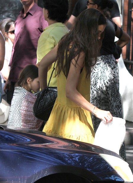 Katie Holmes Had Dinner With A New Man! (Video)
