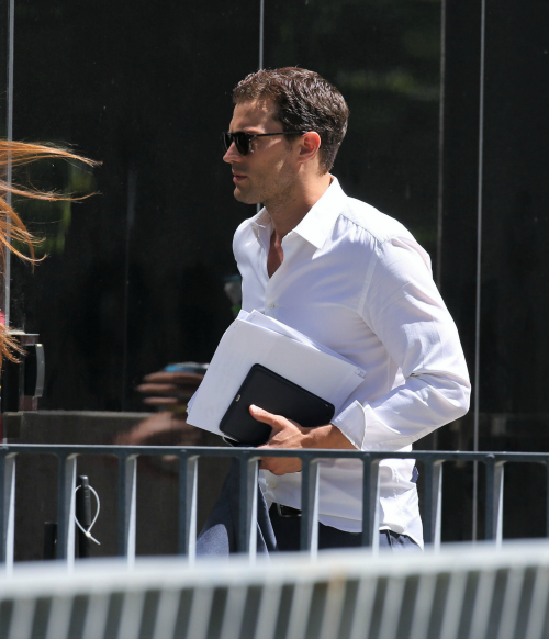 ‘Fifty Shades Darker’ Spoilers – Jamie Dornan Back on Set – Dakota Johnson Affair Rumors Heat Up (PHOTOS)