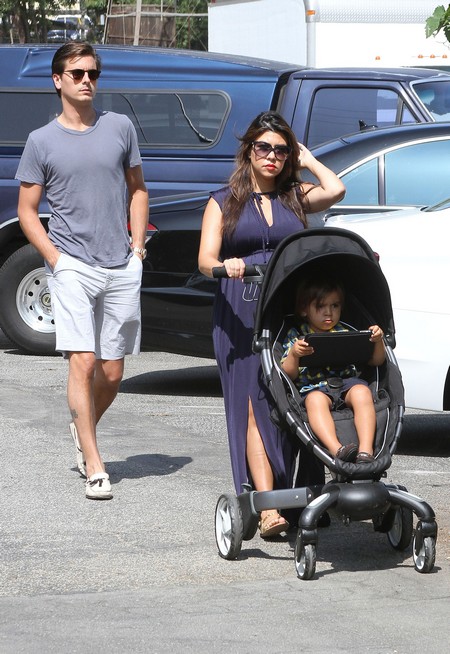 Breaking News: Kourtney Kardashian Decides On Last Minute Water Birth!