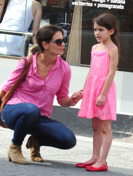 Is Katie Holmes Putting Suri Cruise In Danger? (Photos)