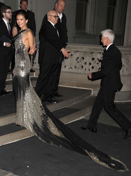 Vampire Diaries Nina Dobrev Was Sewn Into Her Dress And Could Not Go To The Toilet (Video)