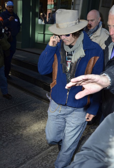 Johnny Depp Bored To Tears With Vanessa Paradis
