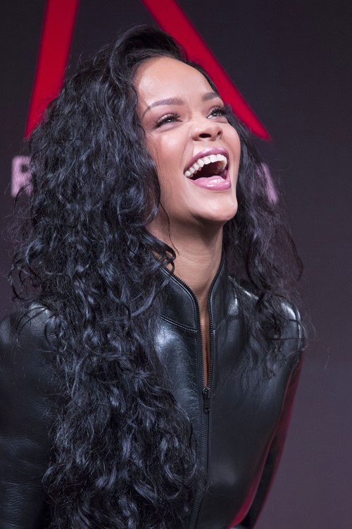 Rihanna Steals Chris Martin From Gwyneth Paltrow – Gwyneth’s Reconciliation Plans Down The Drain?