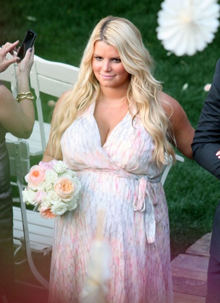 How Can Jessica Simpson Still Be Pregnant
