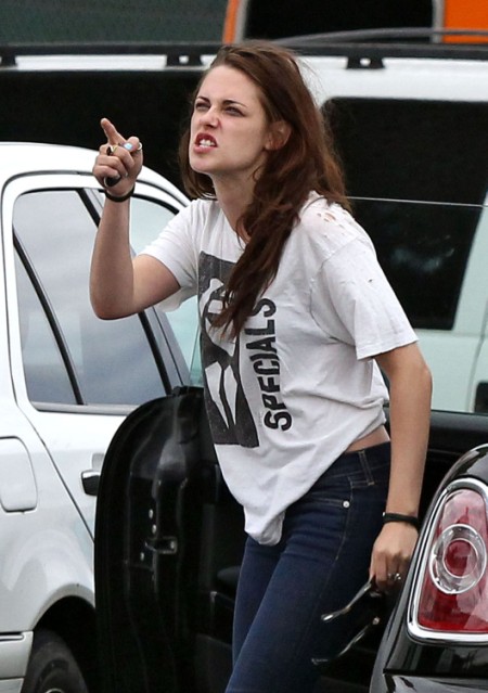 Kristen Stewart Breaks Down In Public After The Affair (Photos)