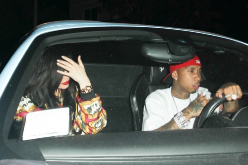 Kylie Jenner Confirmed Dating Tyga: Update New Photos As Couple Try to Hide On Hot Date