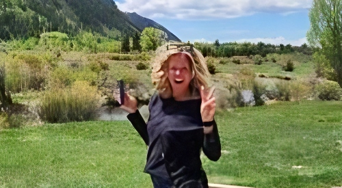 Laura Wright Kicks Off GH Summer Break With Relaxing Garden Visit