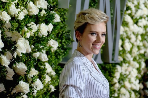 Scarlett Johansson Steps Out With Bobby Flay For Dinner Date