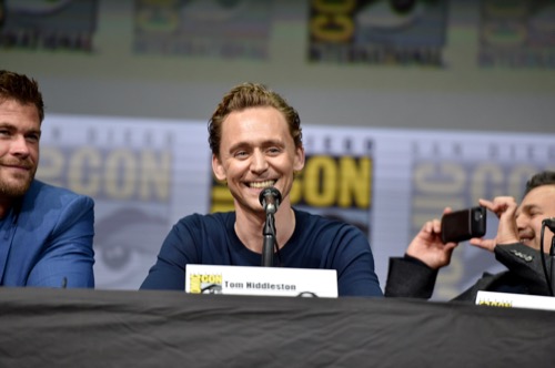 Tom Hiddleston Still Embarrassed About Taylor Swift: Ignores Fans and Media at Comic-Con