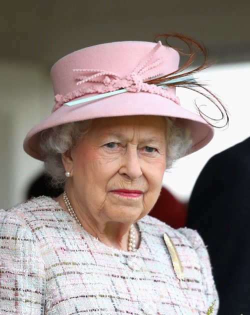 Queen Elizabeth Knocked By Simon Cowell For Lack of Knighthood