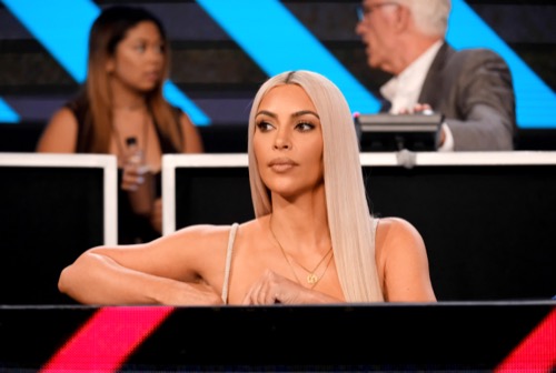 Kim Kardashian Giving Food To The Homeless