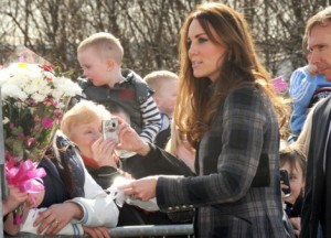 Kate Middleton Mommyrexic - Is Kim Kardashian A Better Example For Pregnant Women? 0411