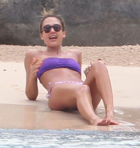 Jessica Alba Flashing Hot, ‘More Grounded’ Bikini Body In Gwyneth Paltrow’s Face? (Photos)