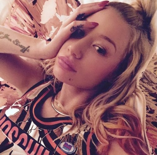 Erykah Badu Bad Mouths Iggy Azalea At Soul Train Awards, Says That Isn’t Rap!