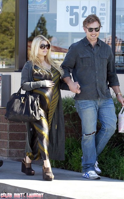 Pregnant Jessica Simpson About To Pop (Photo)