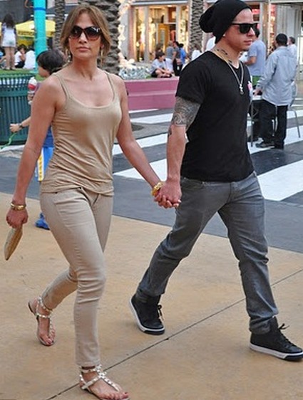 Casper Smart Says Jennifer Lopez Isn’t His Mother