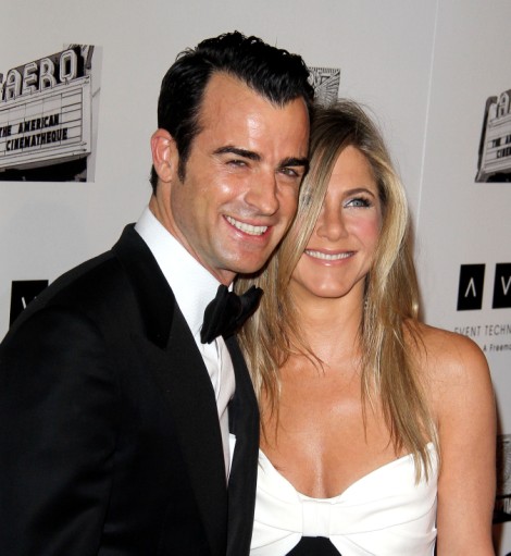 Jennifer Aniston Fears Justin Theroux Will Cheat Like Brad Pitt, Refuses To Leave His Side