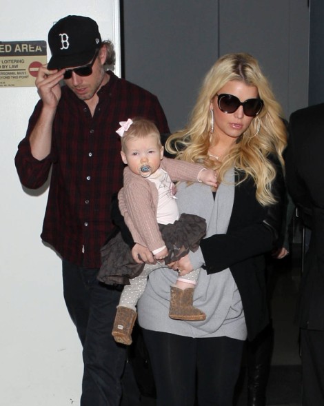 Jessica Simpson Rushing To Get Married Before Second Baby Is Born!