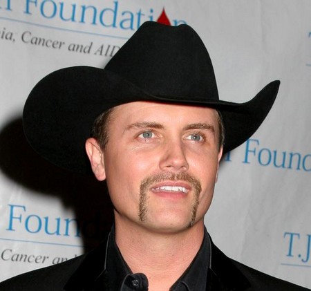 Drunken John Rich Thrown Off Airplane
