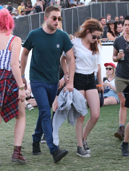 Kristen Stewart Pushes Sex Ban On Robert Pattinson While She Helps Mom Through Divorce