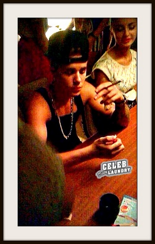 Justin Bieber Smoking Big Marijuana Joint With Ariana Grande? (PHOTO)