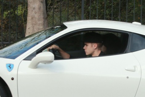 Justin Bieber Stringing Selena Gomez Along – One More Overnight Sex Date (Photos)
